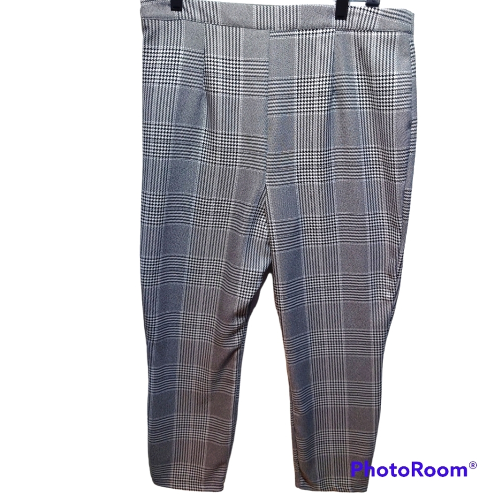 Boohoo black gray plaid pants